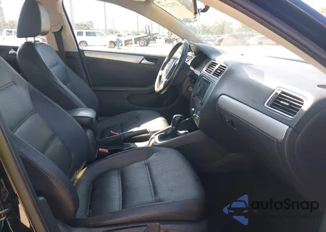 2013 Volkswagen Jetta 2.5L Se z USA, uszkodzony, nr VIN 3VWDP7AJ4DM402066